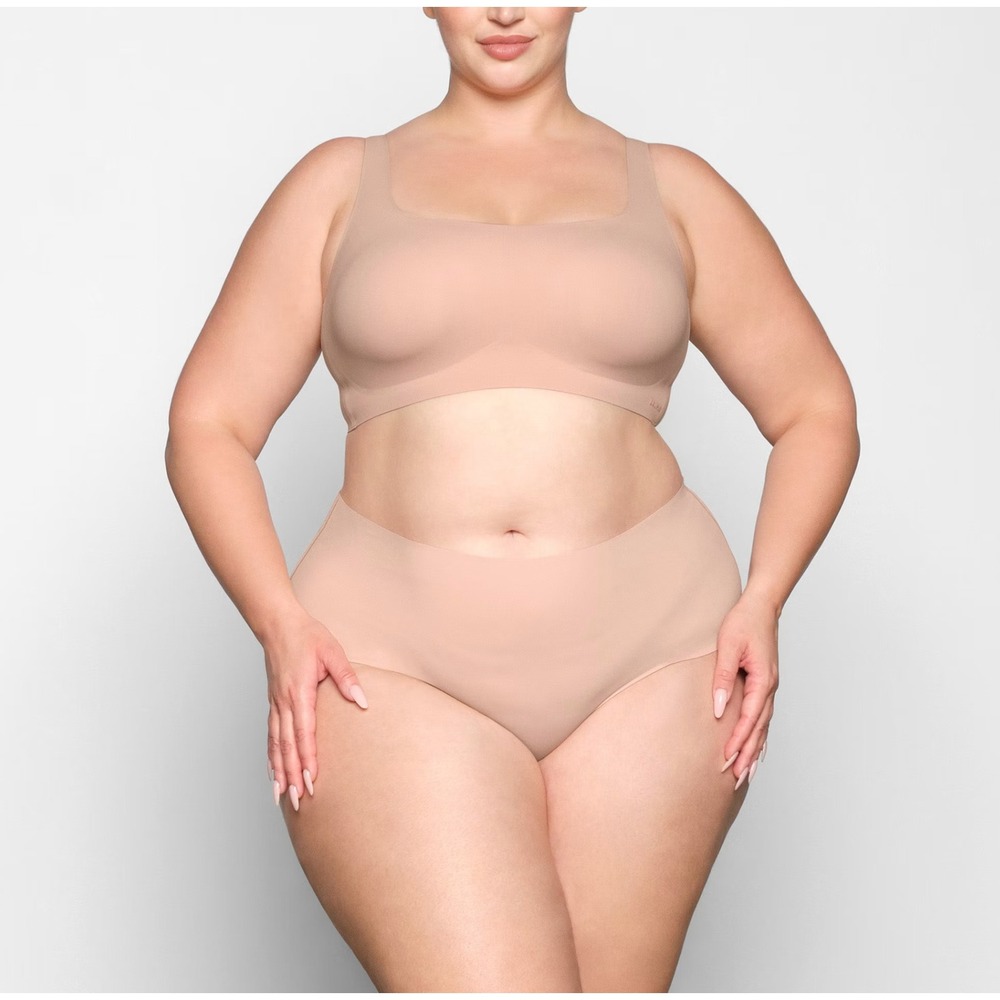 SKIMS NWT Naked Scoop Longline Bra - Size XL